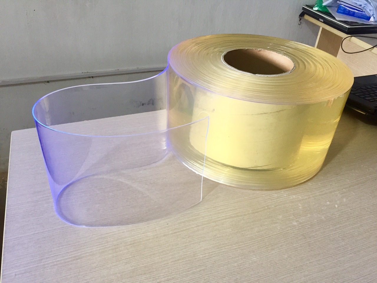 Cuộn nhựa PVC tiêu chuẩn – Nhựa PVC khổ lớn