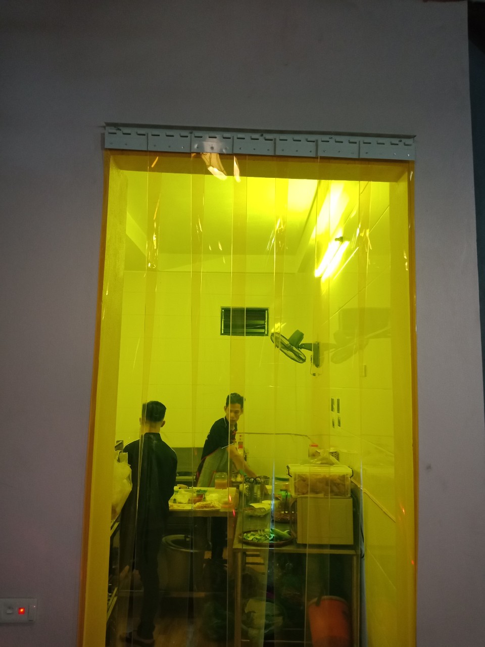 rèm nhựa ngăn lạnh ngăn côn trùng